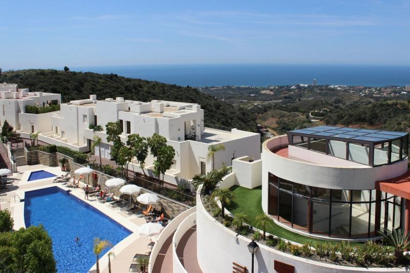 Lets In The Sun Samara * Marbella