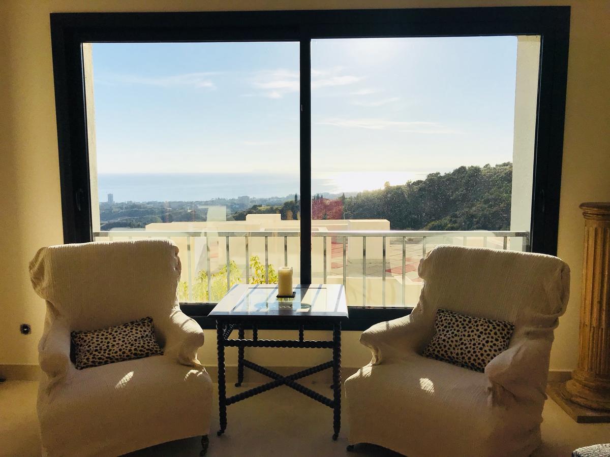 Lets In The Sun Samara Apartment